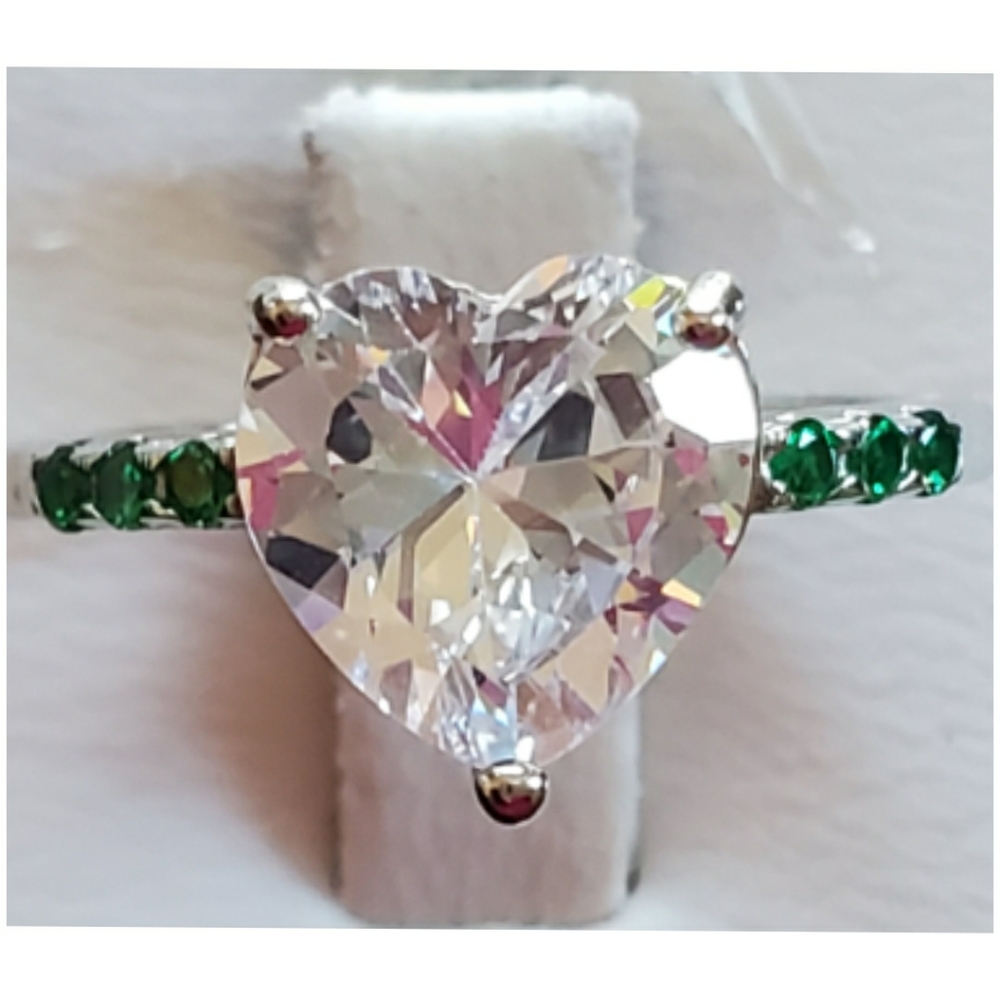 Genuine 3ct White Sapphire & Emerald Heart Ring 6